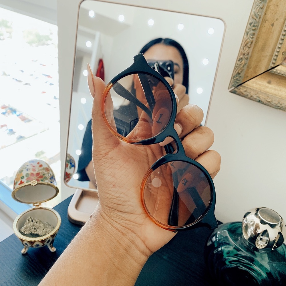 😎TWO TONE GRADIENT SUNGLASSES😎